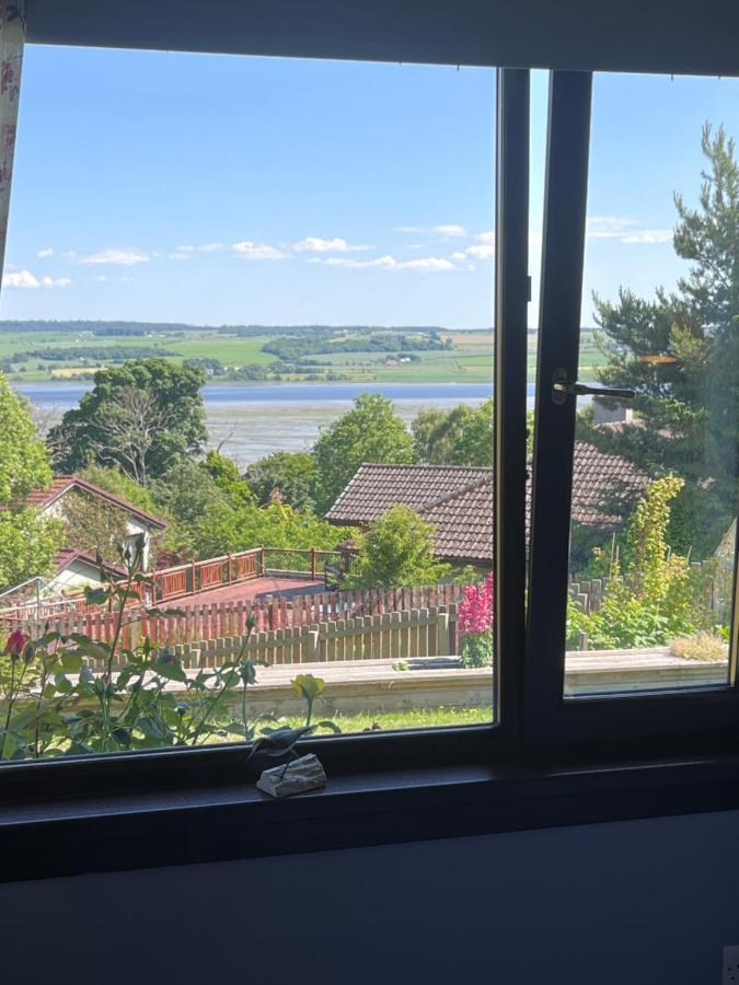 Black Isle View Apartment Дингуол Екстериор снимка